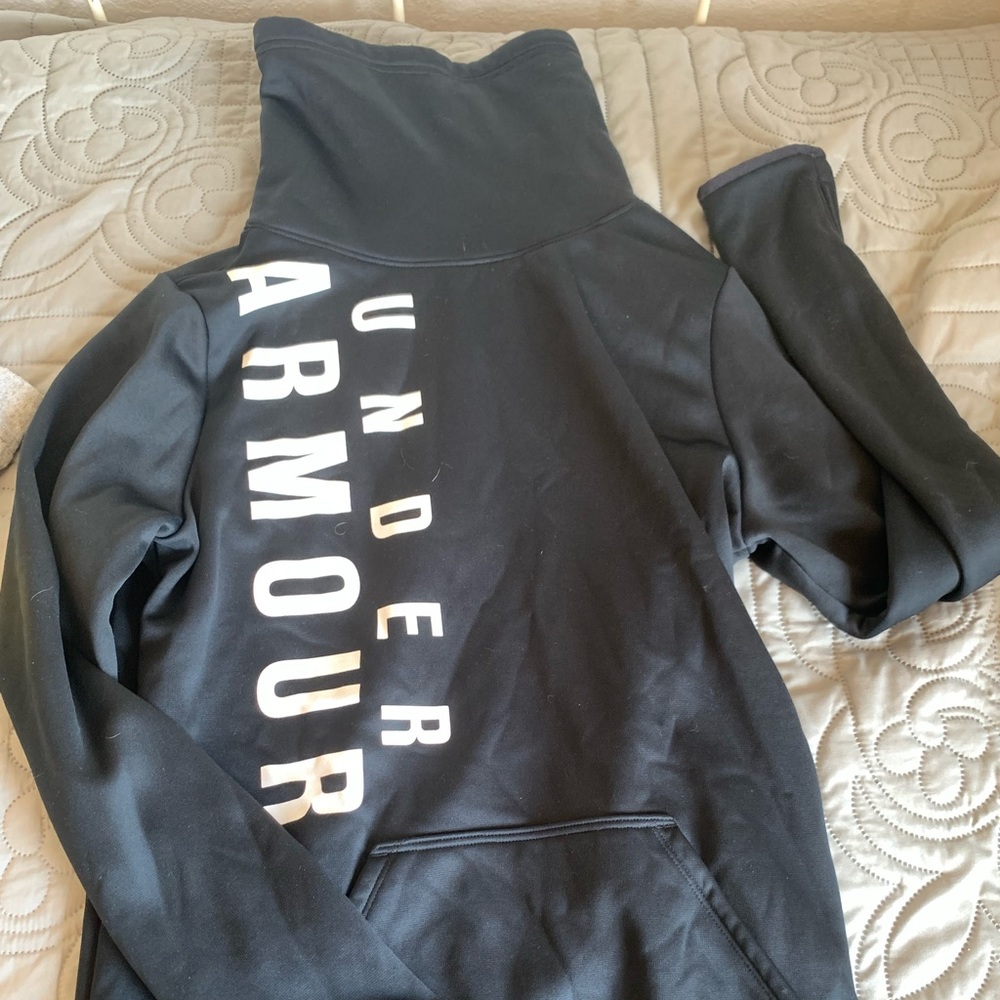 Underarmour sweater